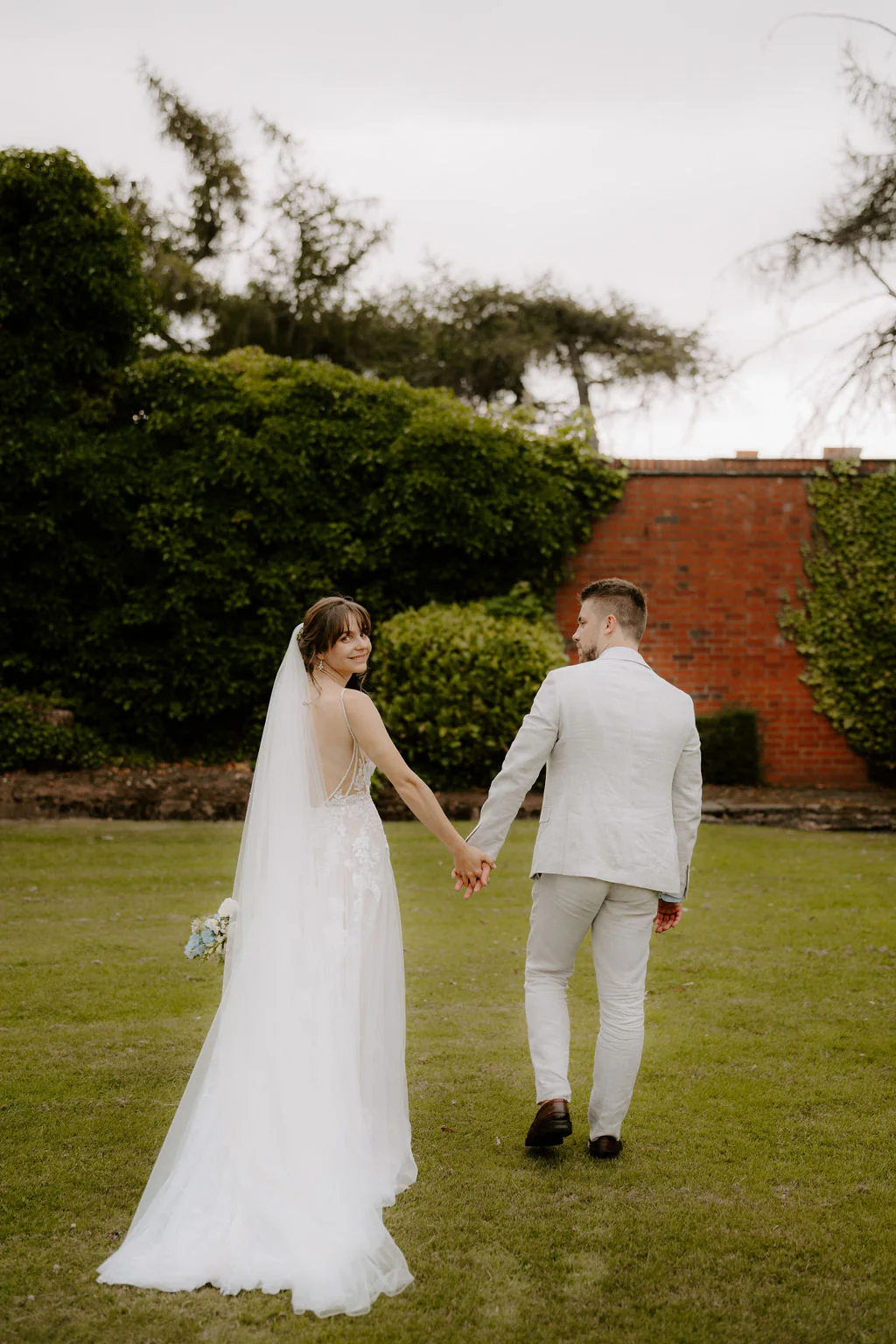 Hogarths Stone Manor Wedding Photographer & Videographer | Kidderminster Liz & Jack romantic couple portrait under the grand weeping willow at Hogarths Stone Manor